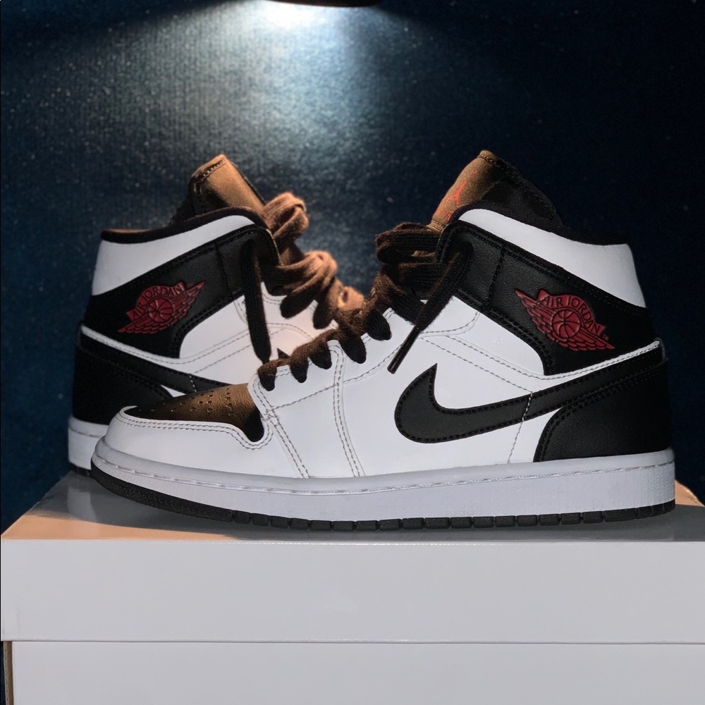 Jordan 1 Reverse Black toe